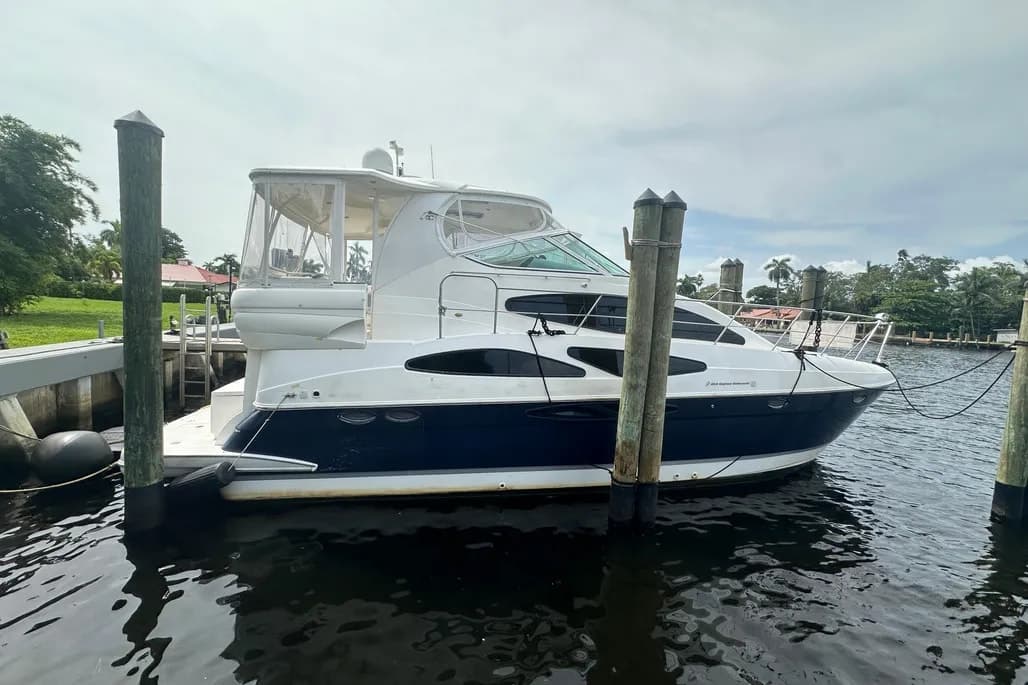 2003 Cruisers Yachts 405 Express Motoryacht