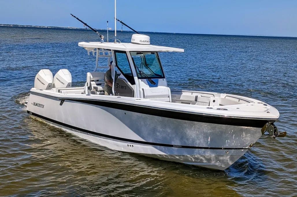 2022 Blackfin 302 CC thumbnail 1