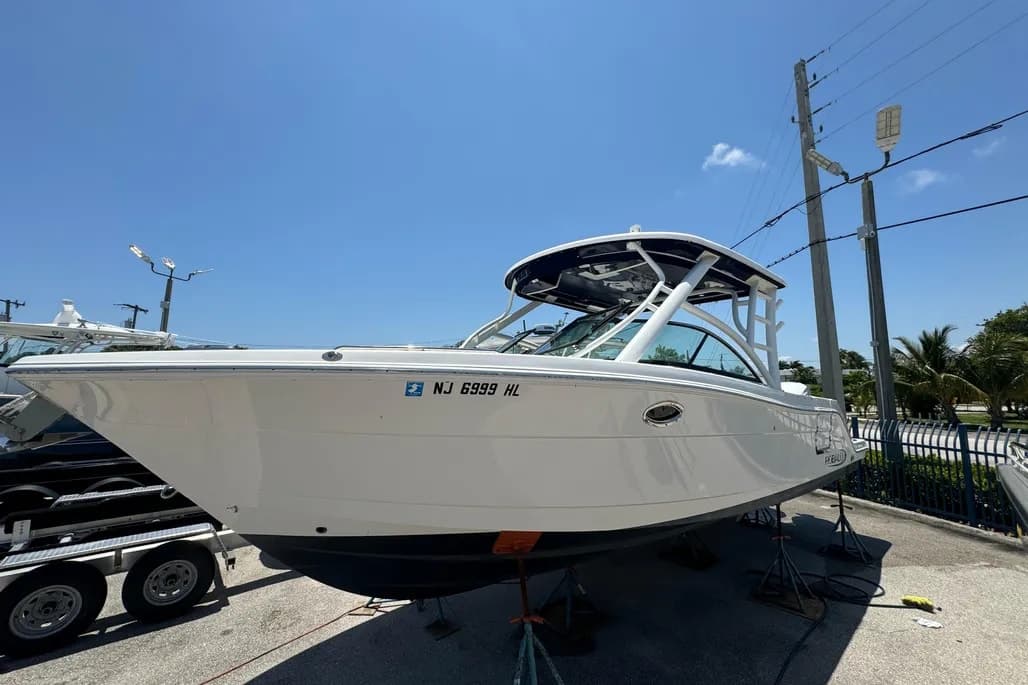2021 Robalo R317