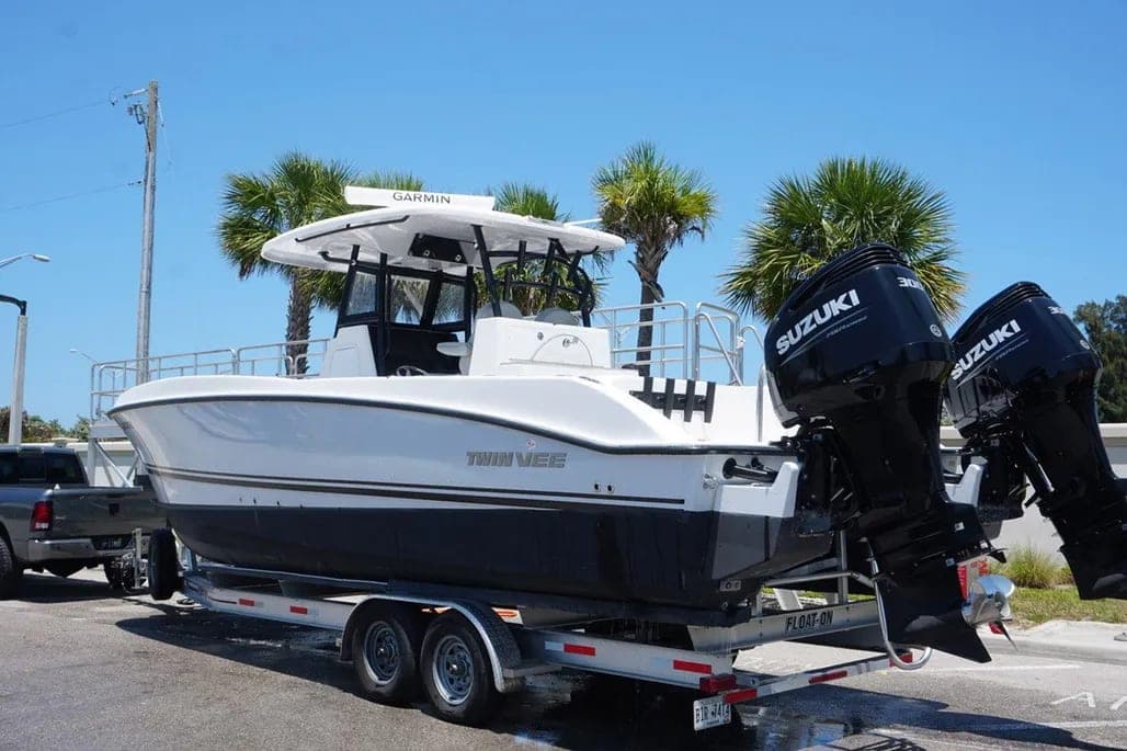 2023 Twin Vee 280 GFX CC
