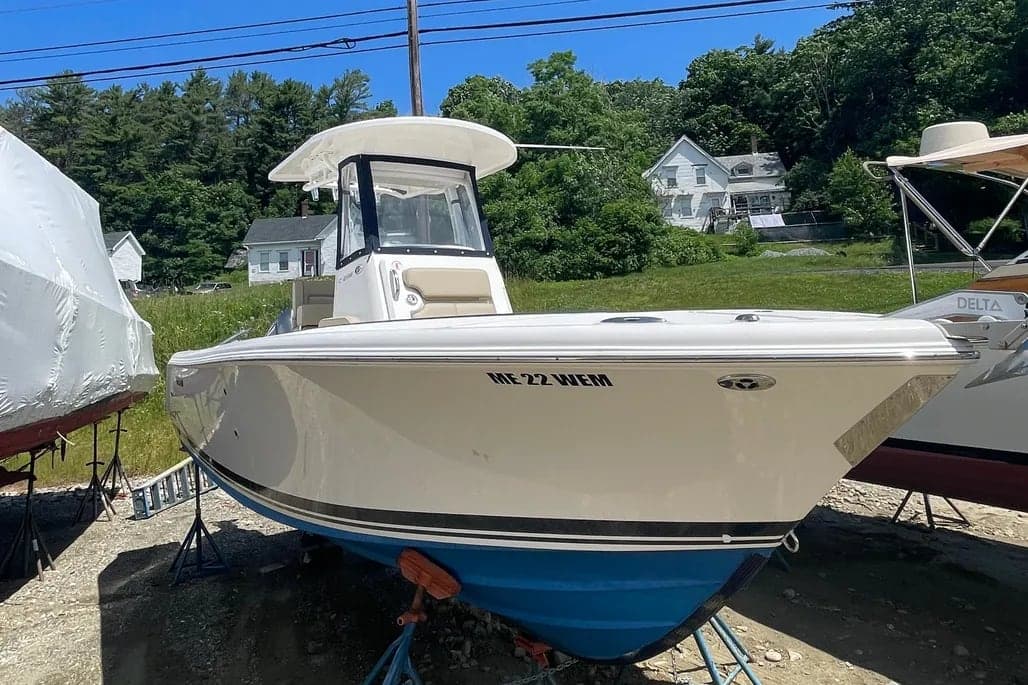 2020 Pursuit C 238 Center Console thumbnail 1
