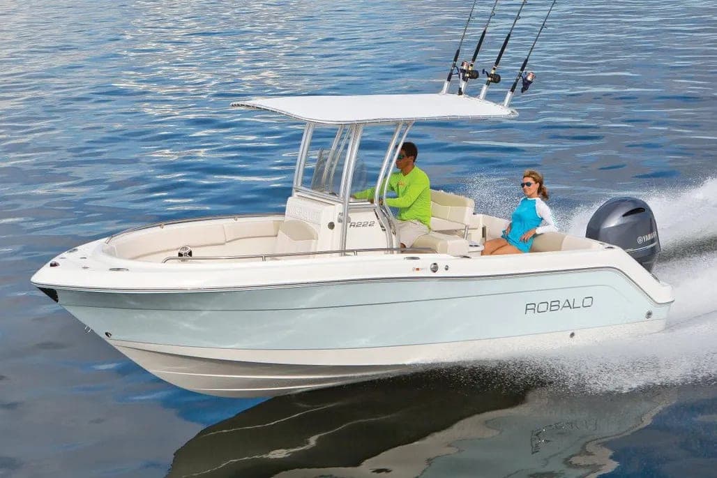 2019 Robalo R222 Center Console thumbnail 1