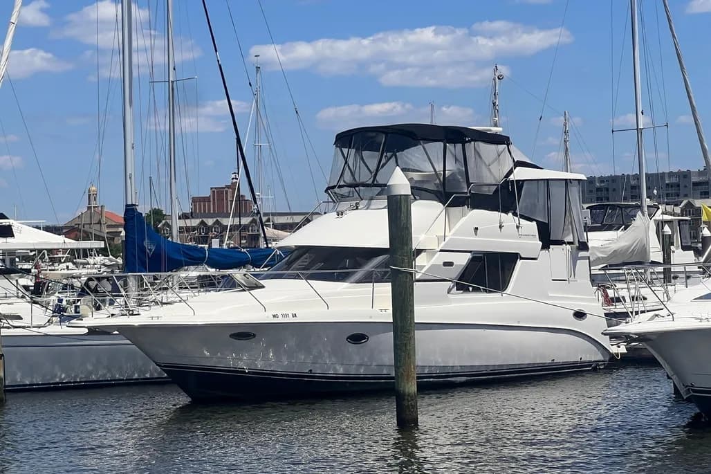 2001 Silverton 352 Motor Yacht thumbnail 1