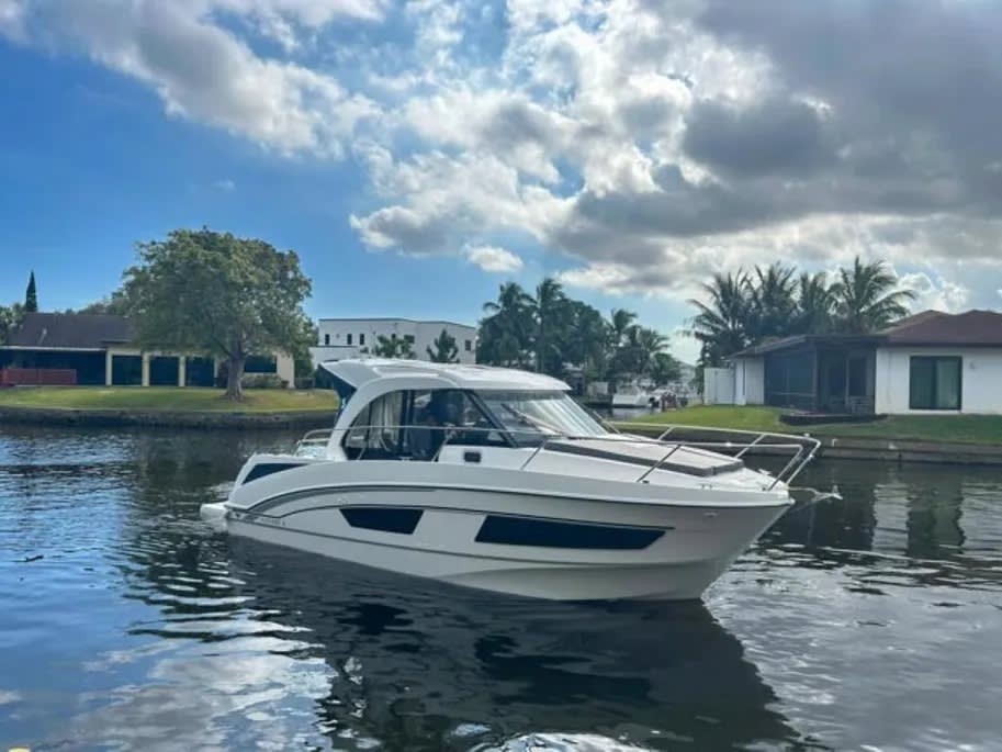 2025 Beneteau Antares 9