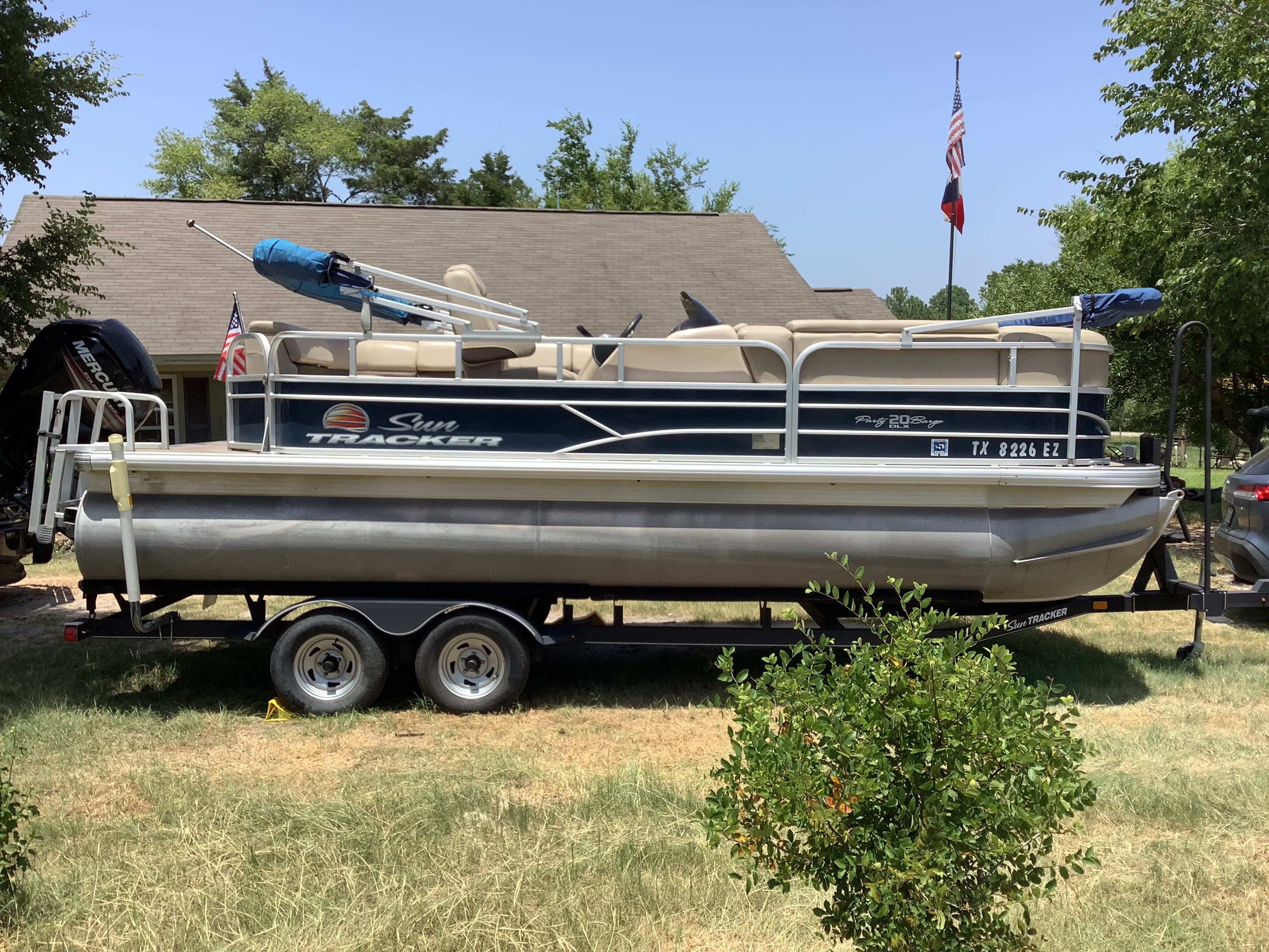 2019 Suntracker Party barge 20 DLX thumbnail 1