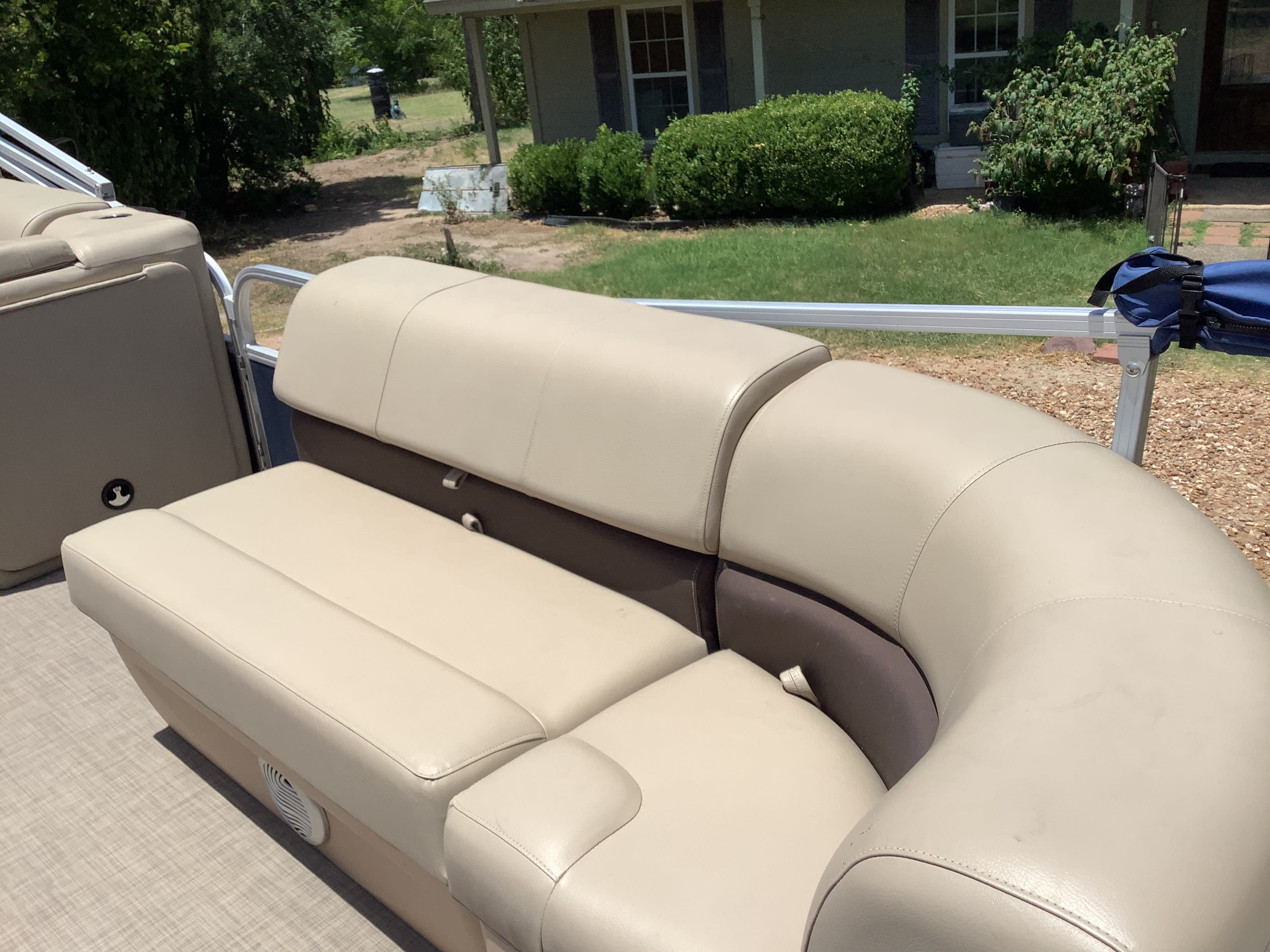 2019 Suntracker Party barge 20 DLX thumbnail 2