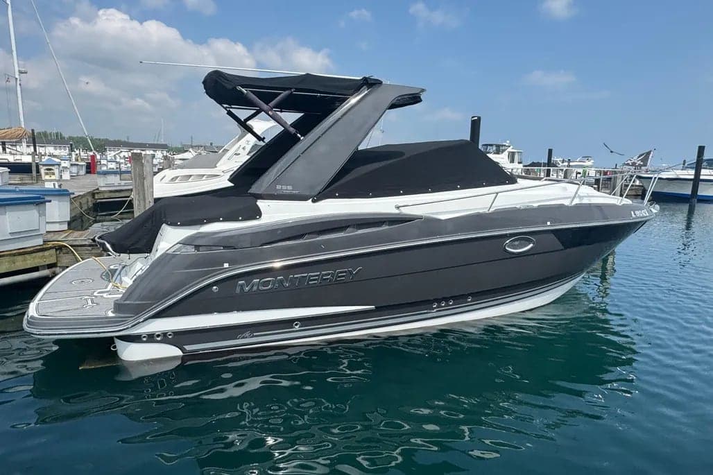 2017 Monterey 295 Sport Yacht