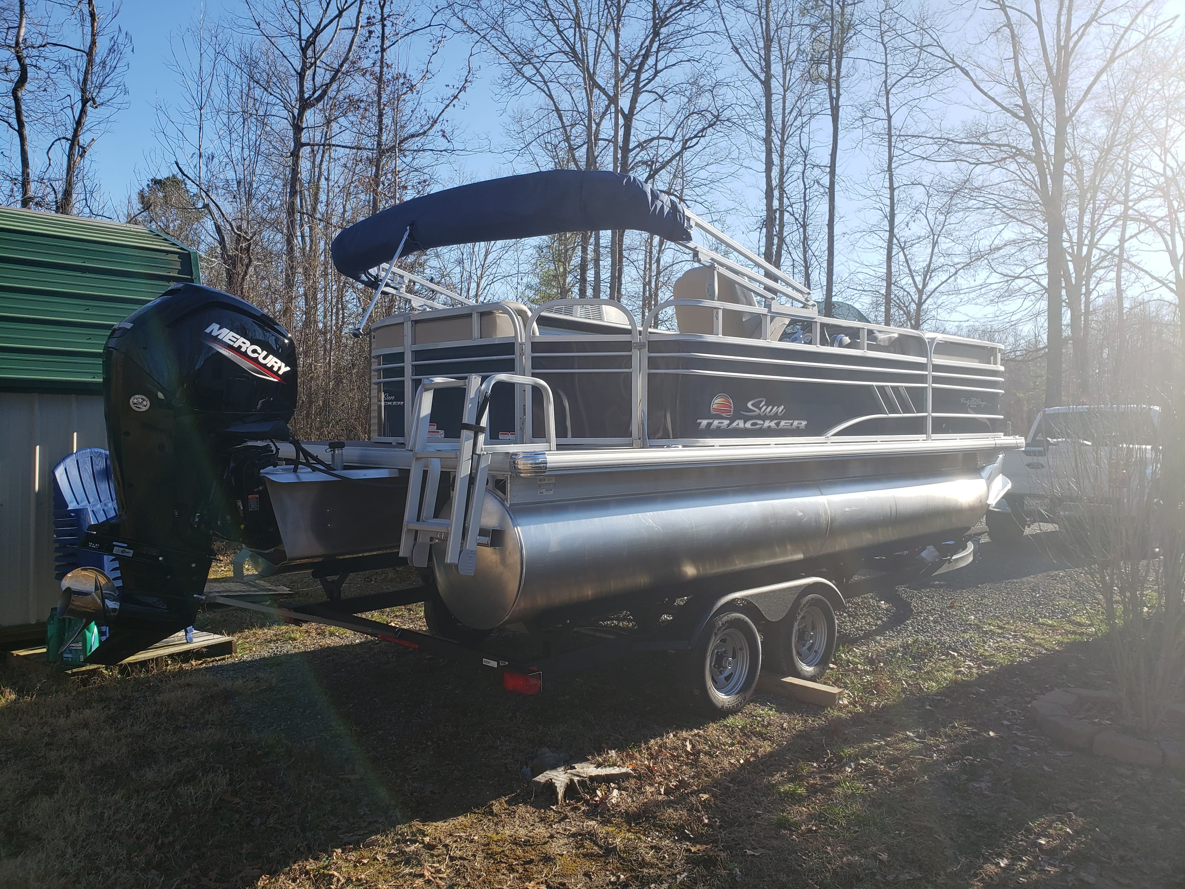2021 Tracker Party Barge 20 DLX
