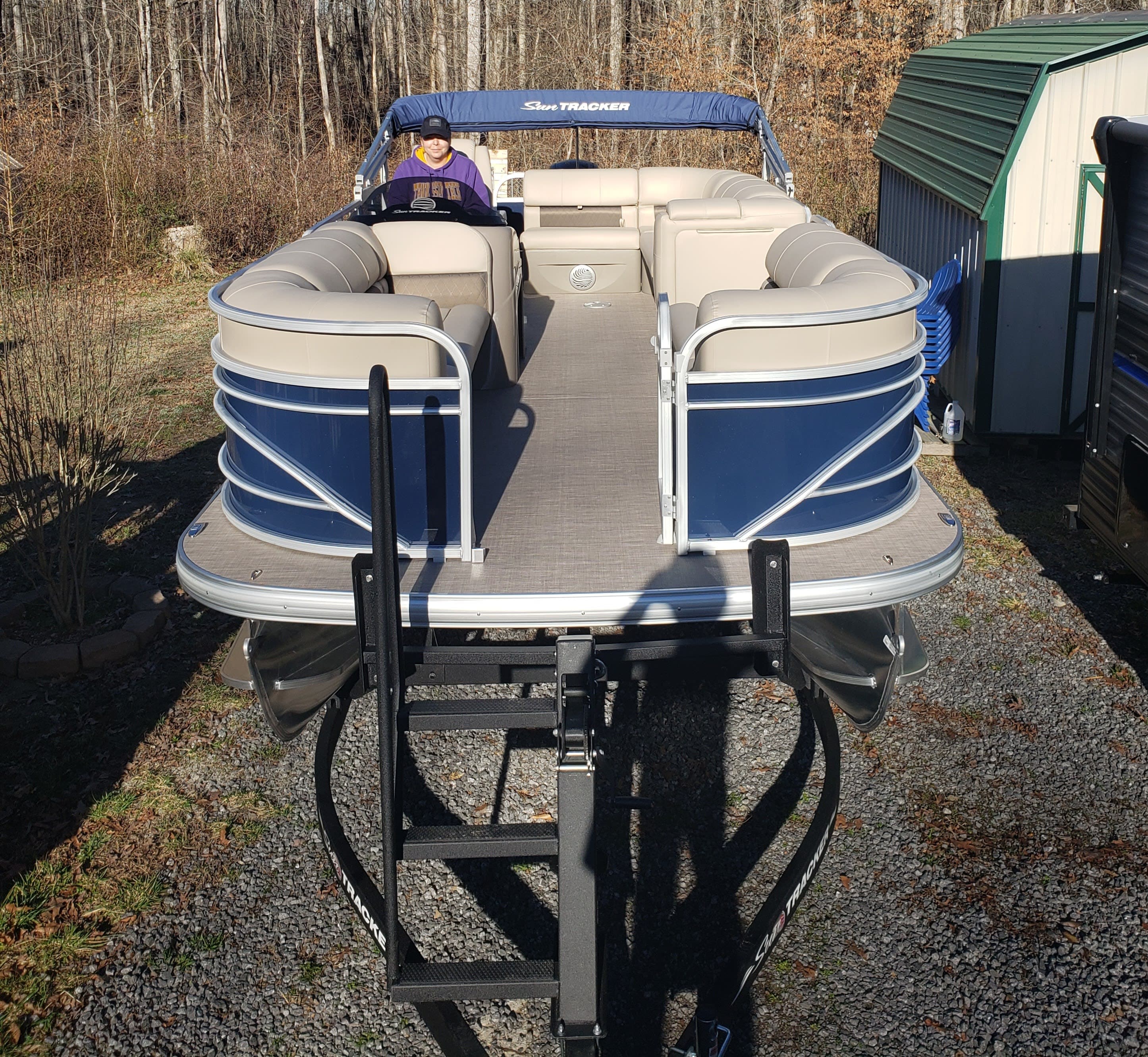 2021 Tracker Party Barge 20 DLX thumbnail 2