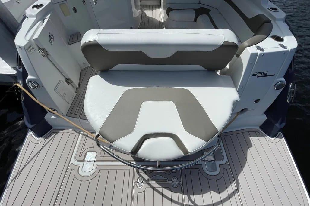 2016 Monterey 335 Sport Yacht thumbnail 2