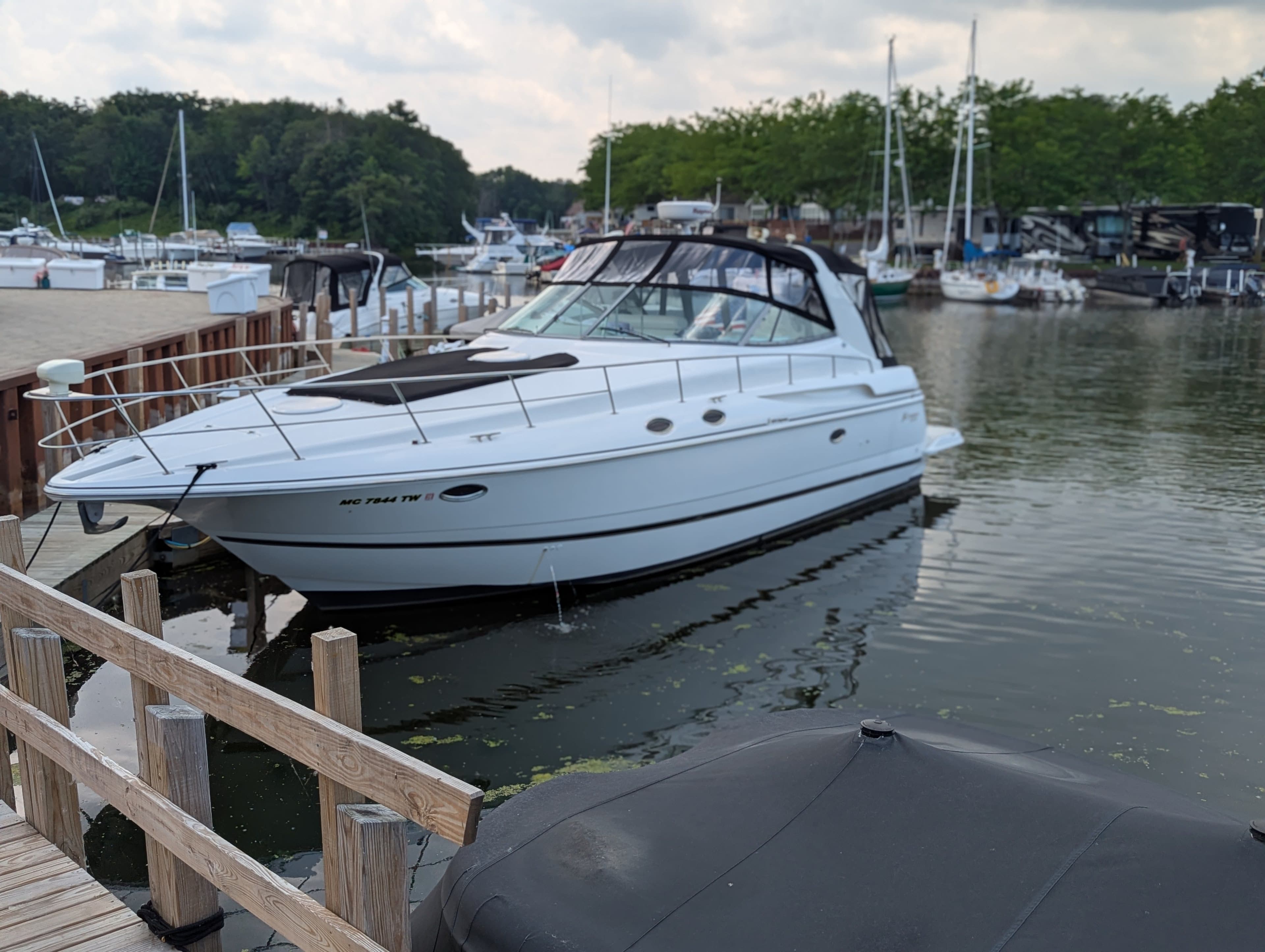 2000 Cruisers yacht 3870 express