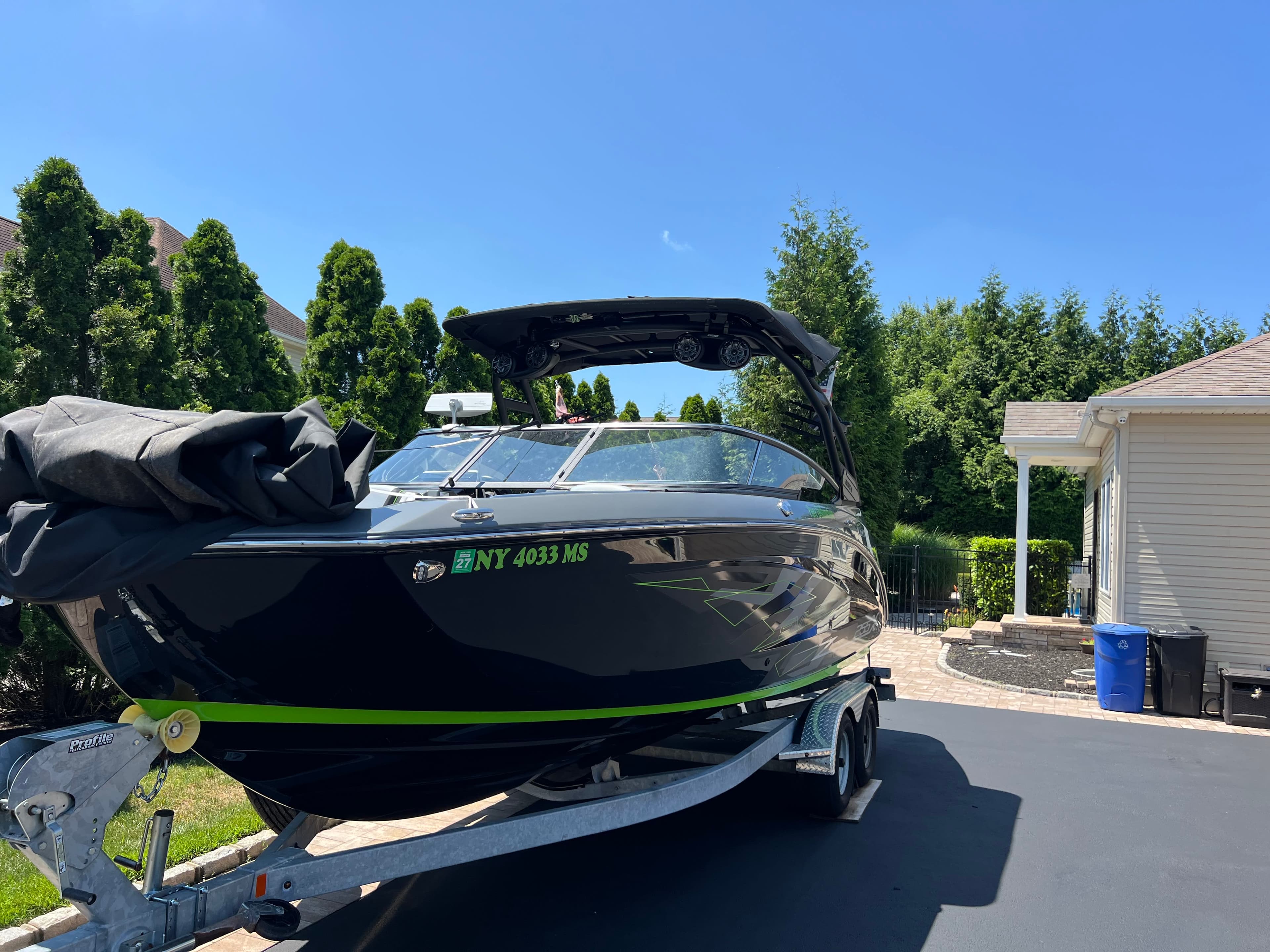 2021 Yamaha Boats 255 XD thumbnail 1