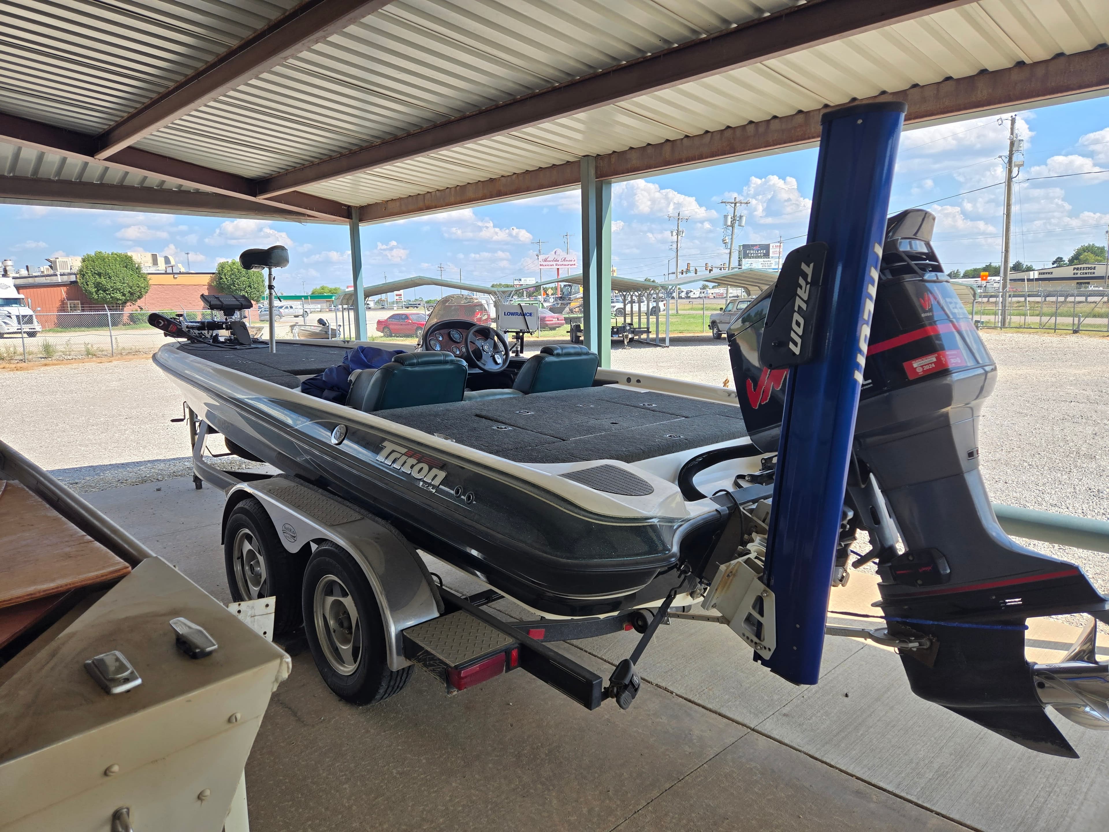2000 Triton TR21