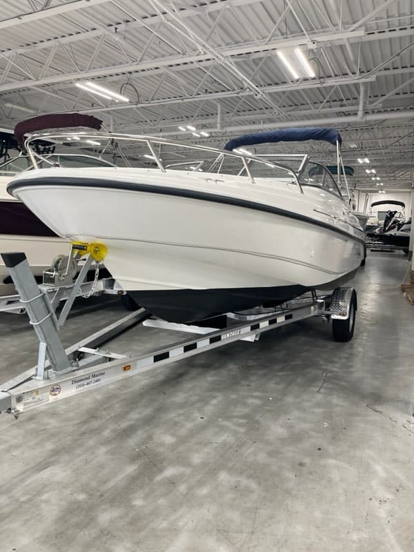 2004 Boston Whaler Ventura 180 thumbnail 2