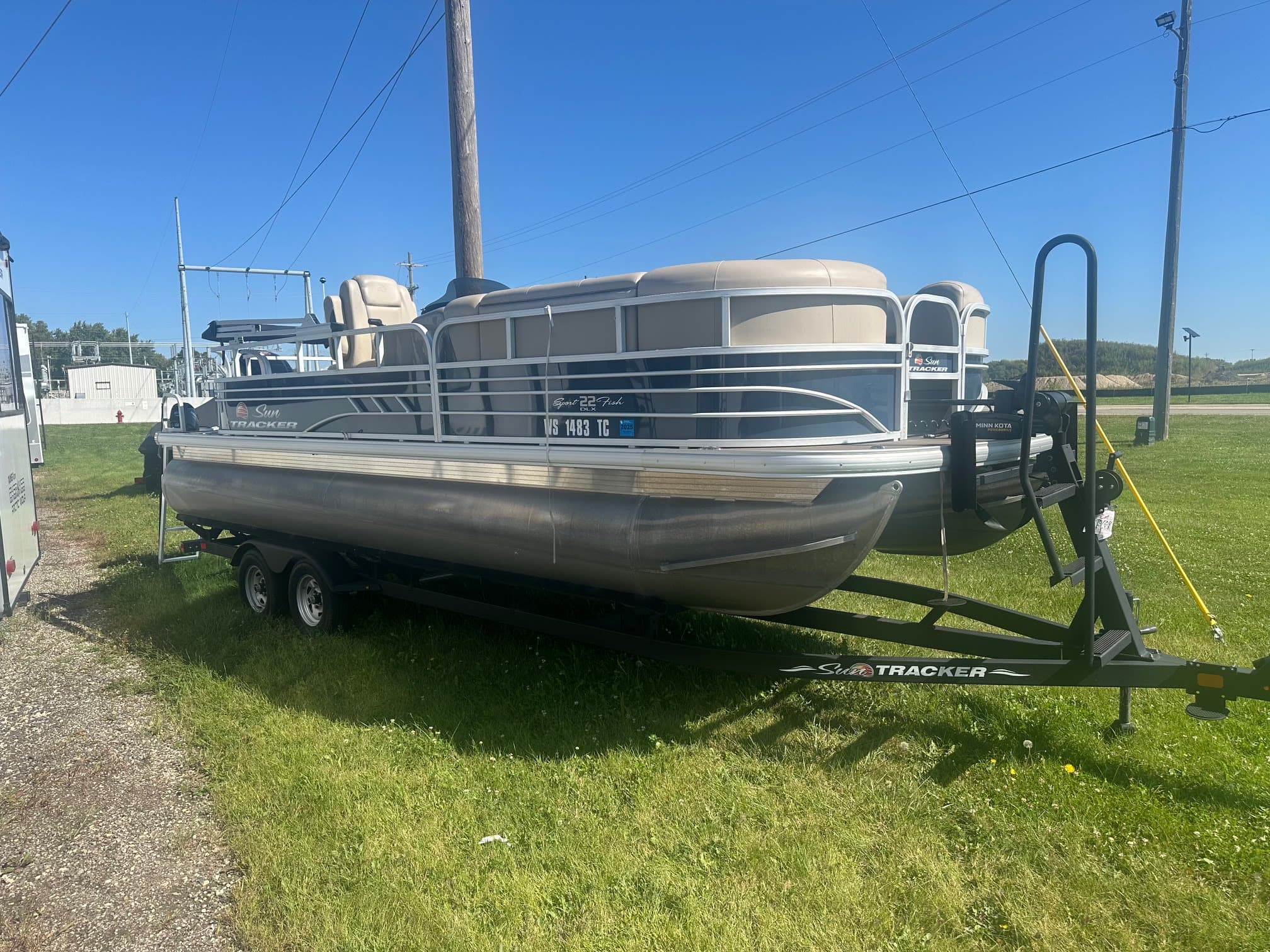 2022 SUNTRACKER SPORTFISH 22DLX