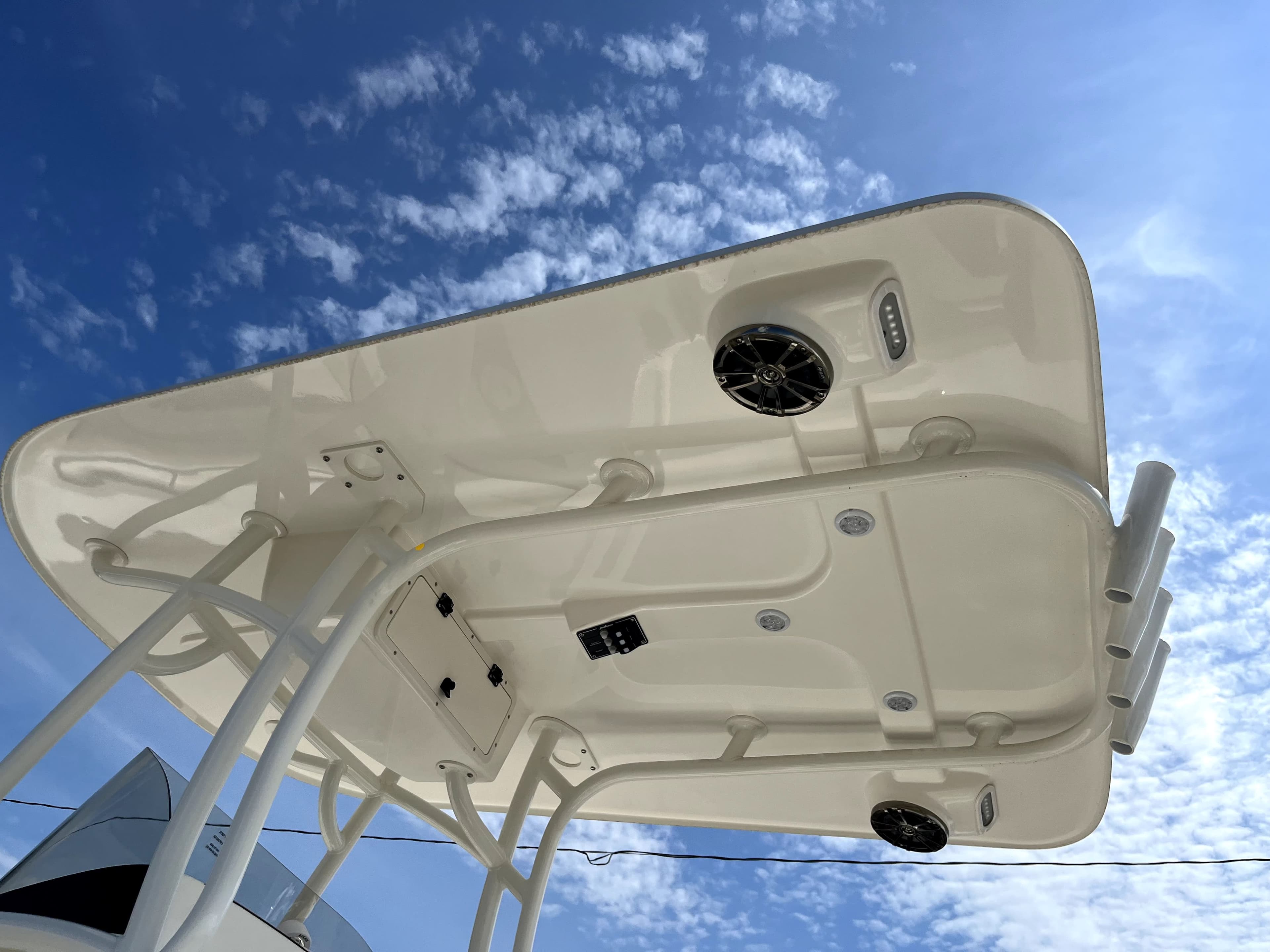 2022 NauticStar Legacy 2302 thumbnail 1