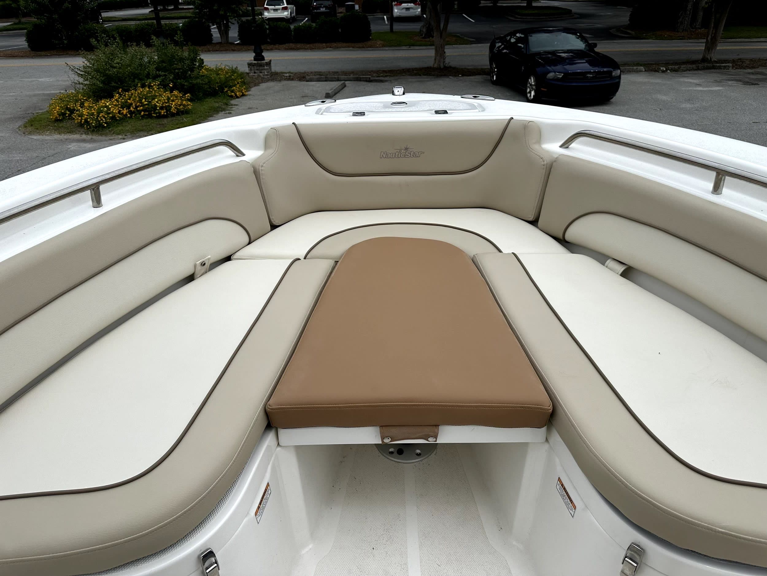 2022 NauticStar Legacy 2302 thumbnail 2