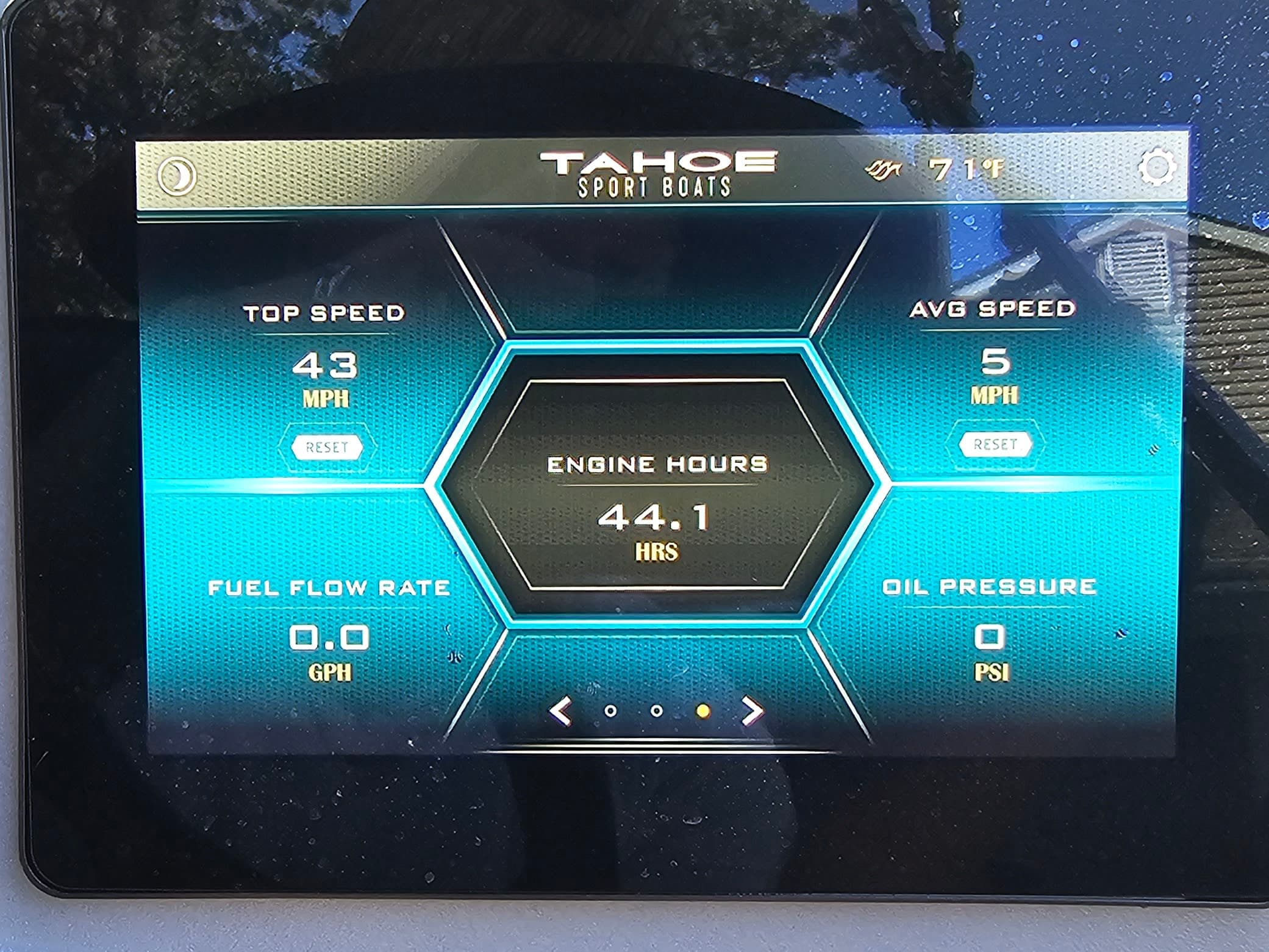 2023 Tahoe T18 thumbnail 2