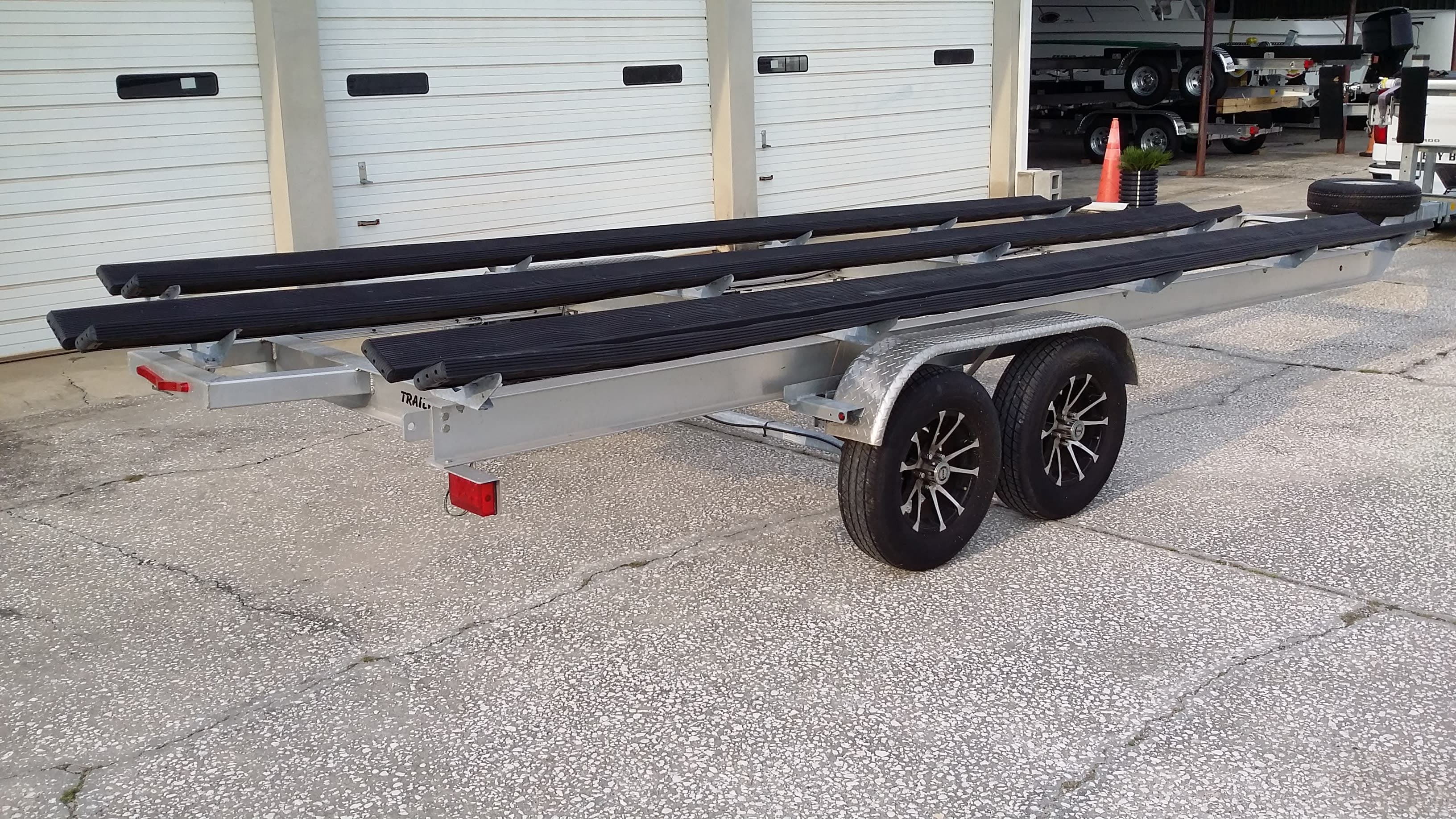 2022 Aluminum Tritoon Pontoon Trailer for boats 23-27 ft (with disc brakes)