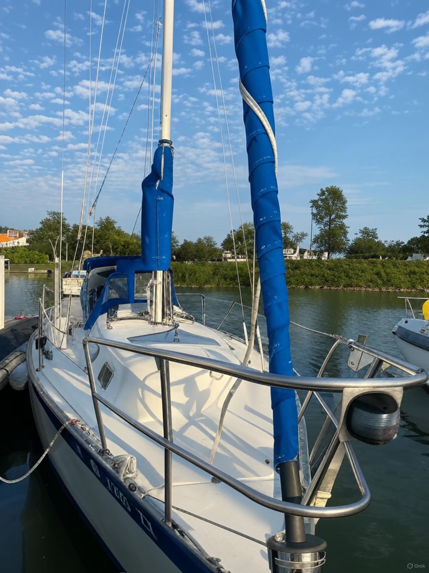 1983 Aura Yachts Columbia 8.7