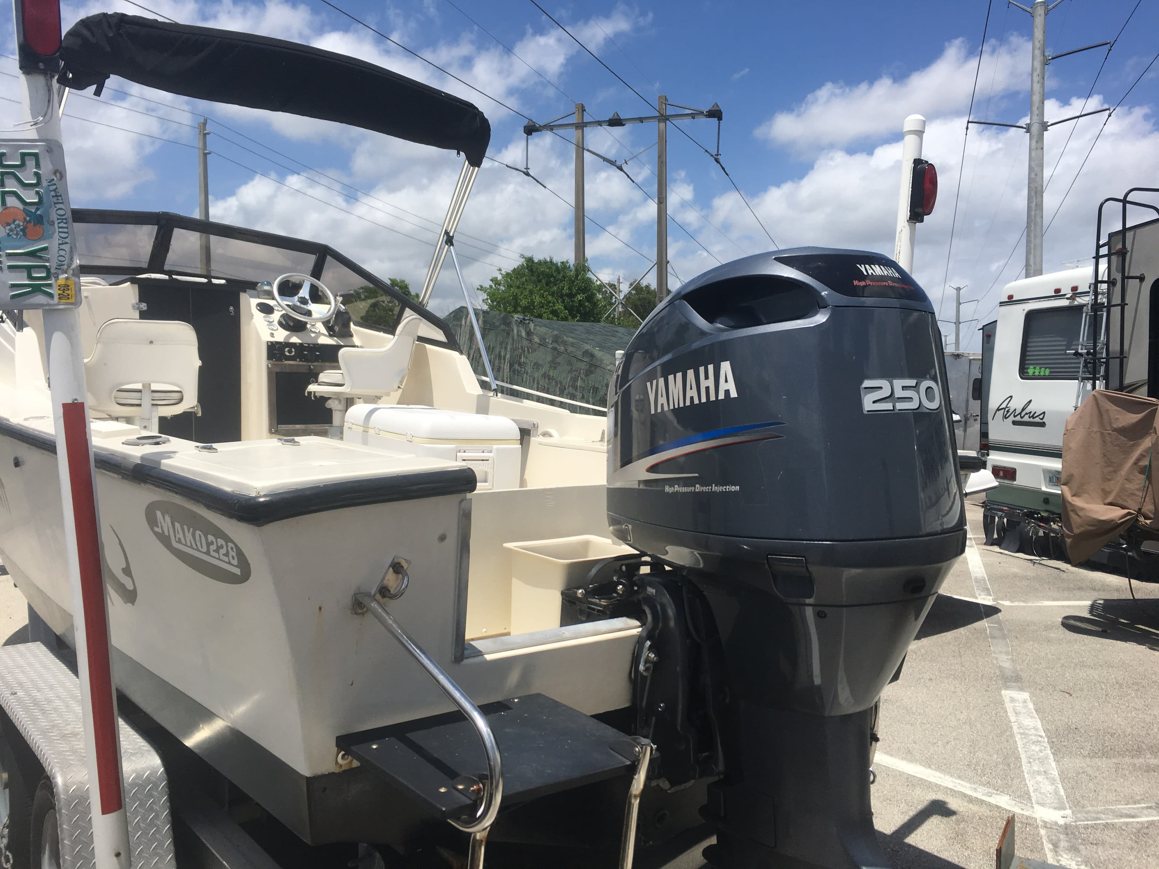 1989 Mako 22.8 cuddy thumbnail 1
