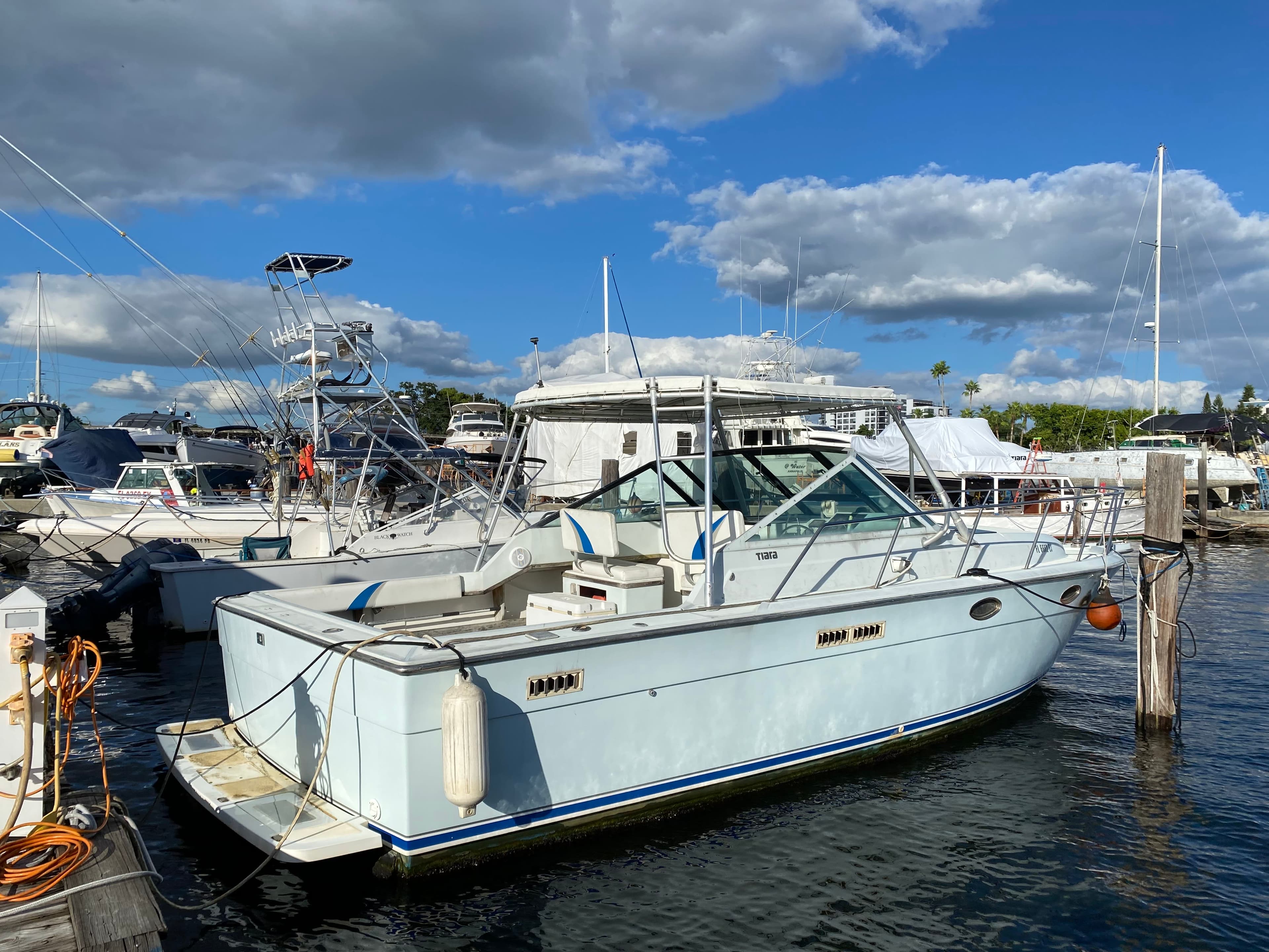 1984 Tiara Coastal 3100 cabin cruiser