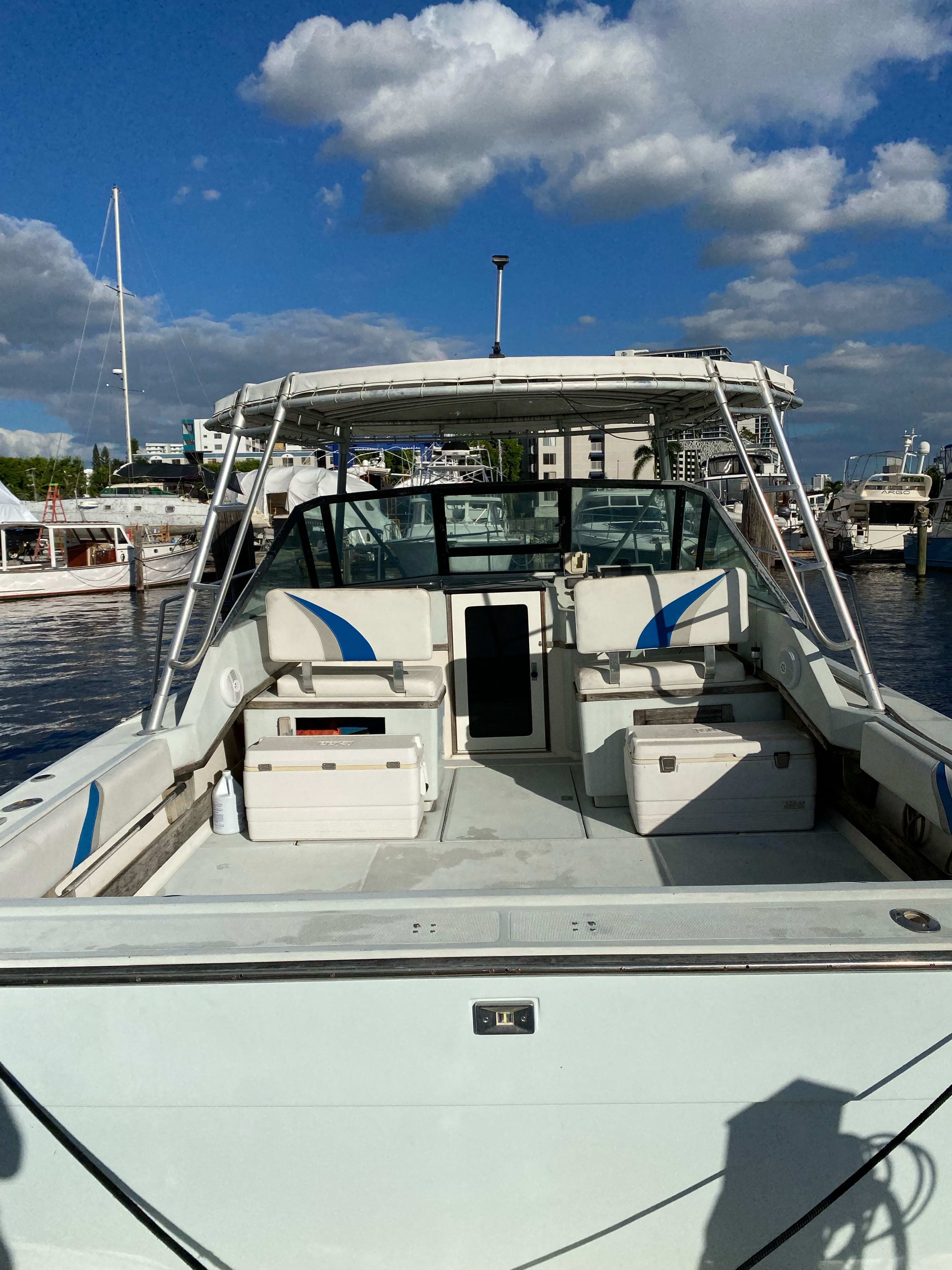 1984 Tiara Coastal 3100 cabin cruiser thumbnail 1