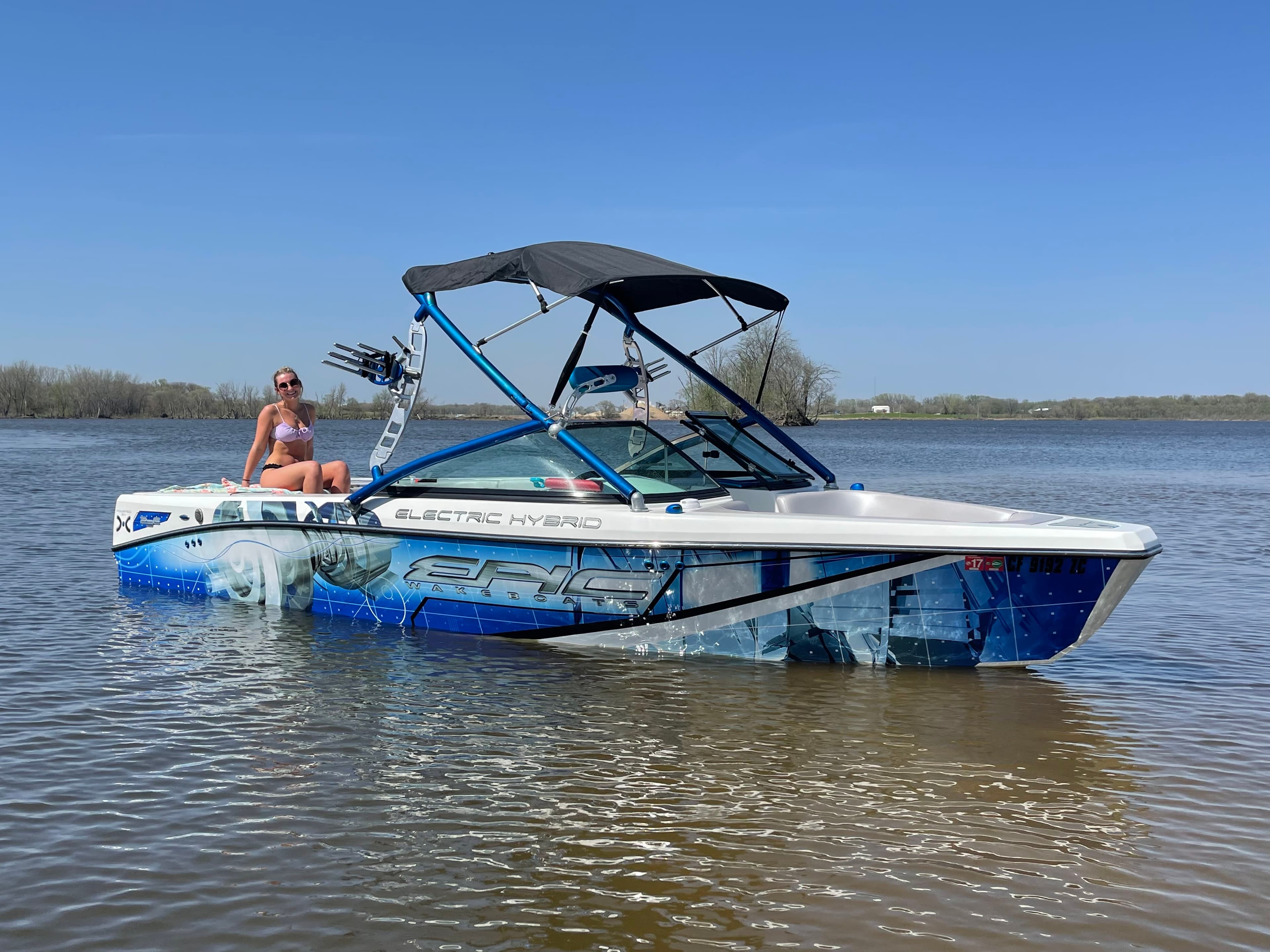 2017 Epic Wakeboats 23V