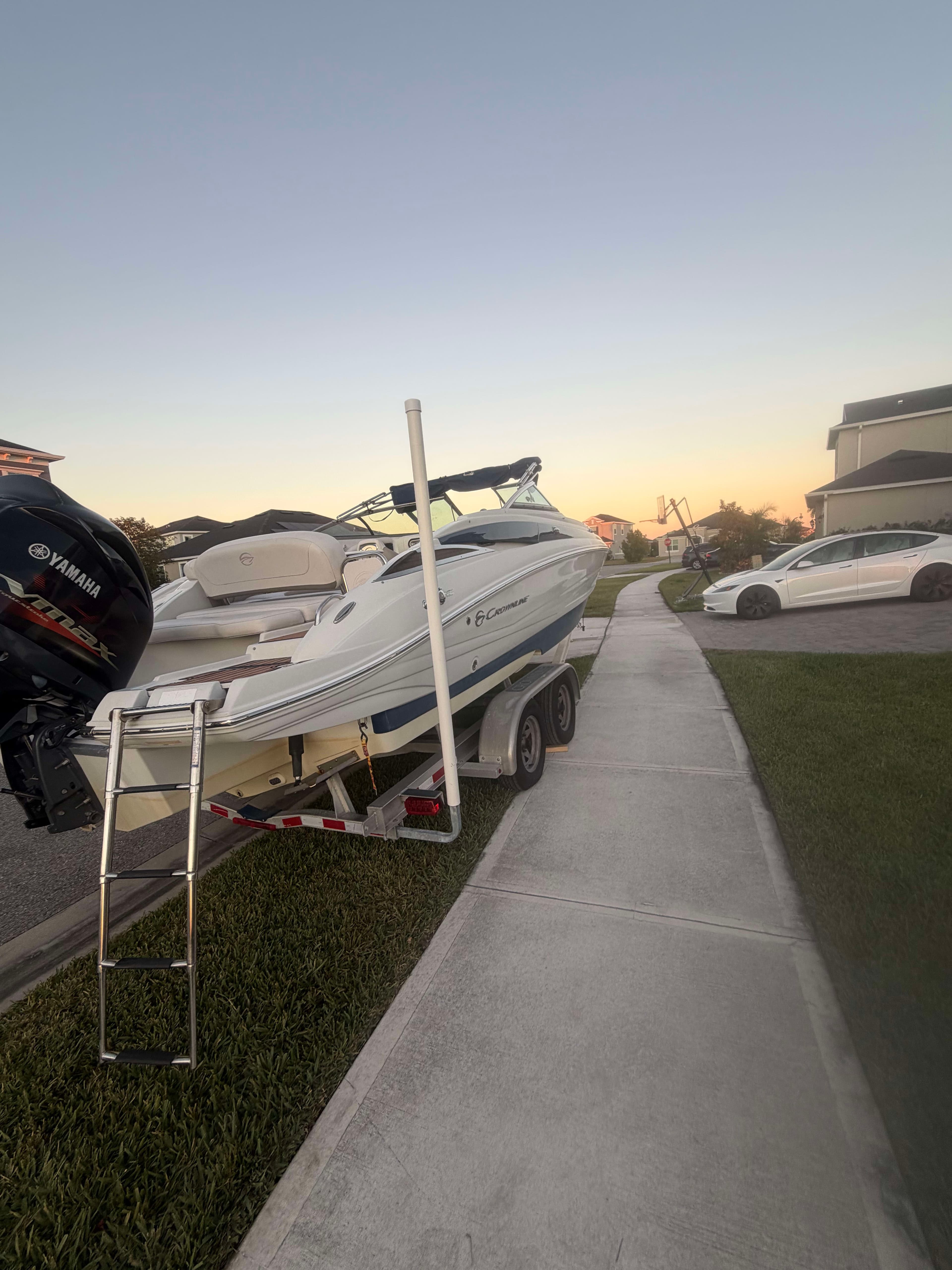 2017 Crownline E4XS thumbnail 1