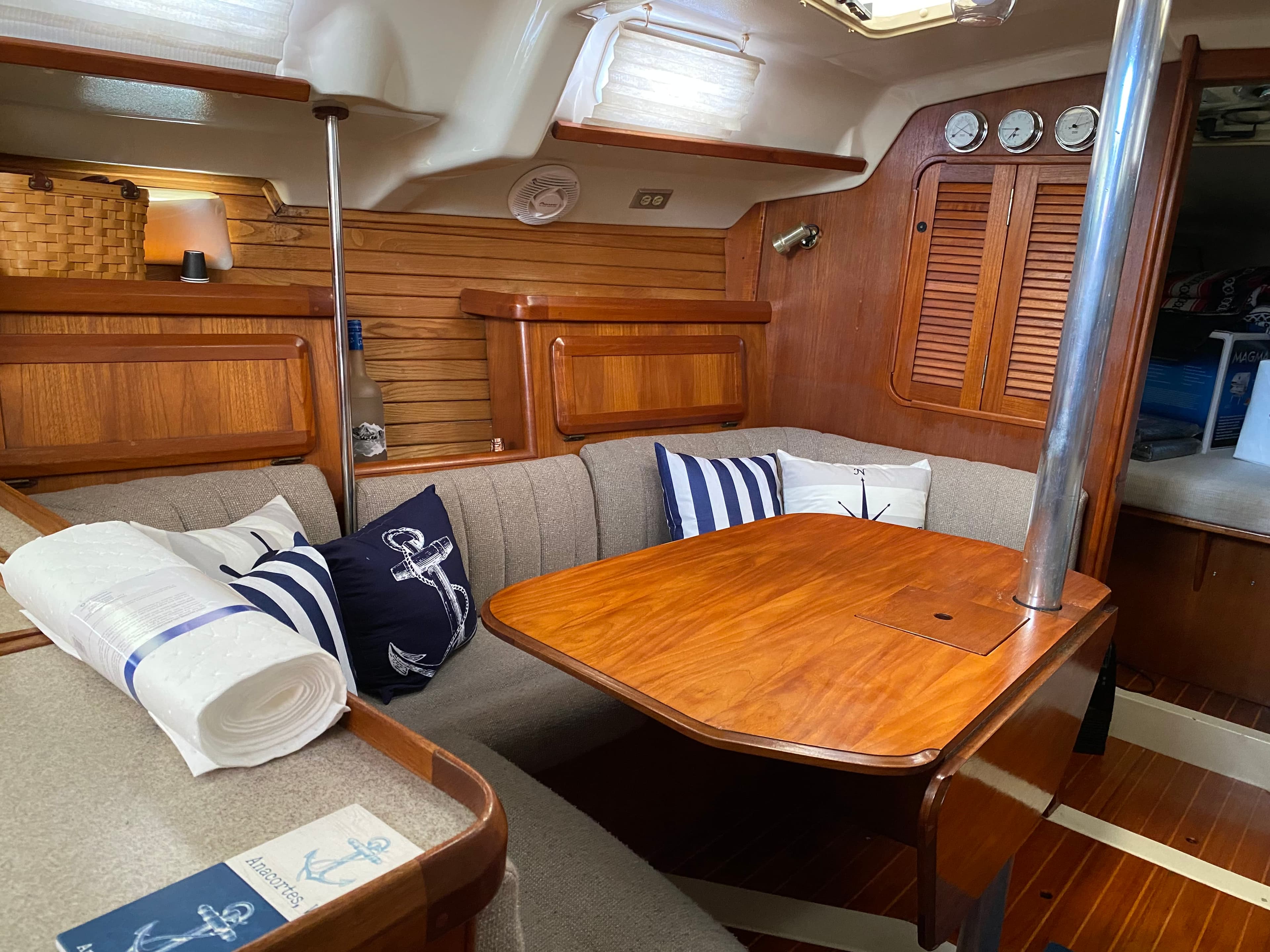 1990 Hunter Legend 37.5 Sloop thumbnail 2